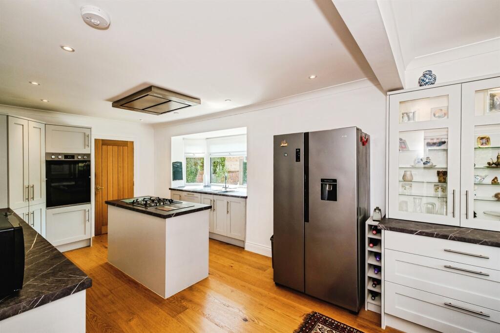 Widewater Close, LANCING photo 3