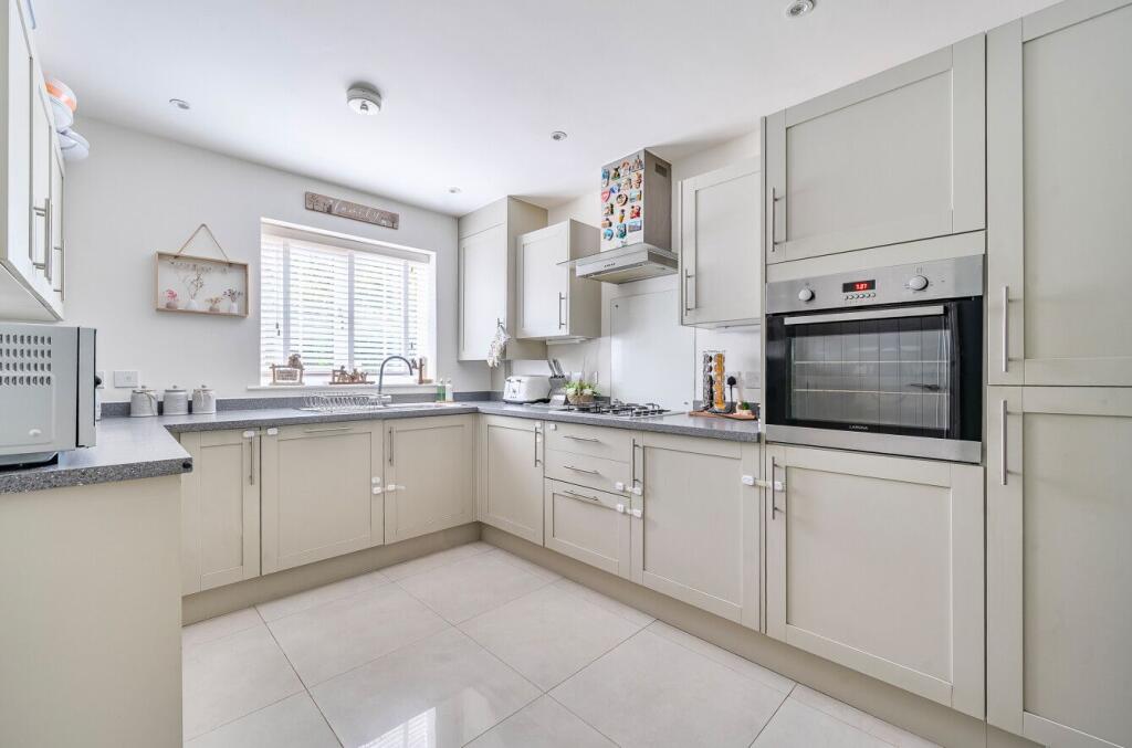 Rose Drive, Ludgershall, Andover, SP11 9GH photo 2