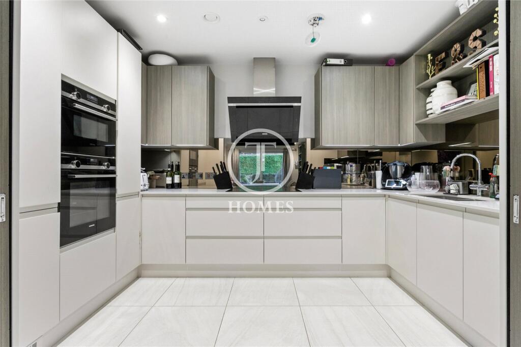 Hillview Gardens, London, NW4 photo 4
