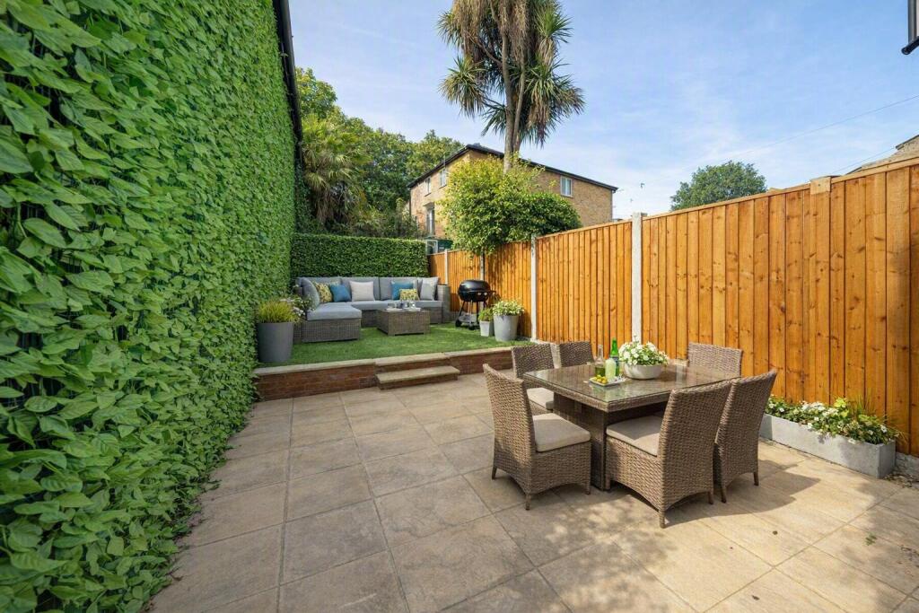 House in London - View 5