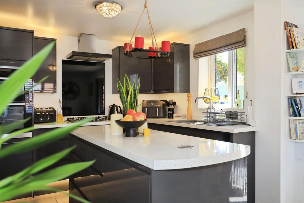 Tutors Way, Kidderminster, Worcestershire, DY10 - Więcej