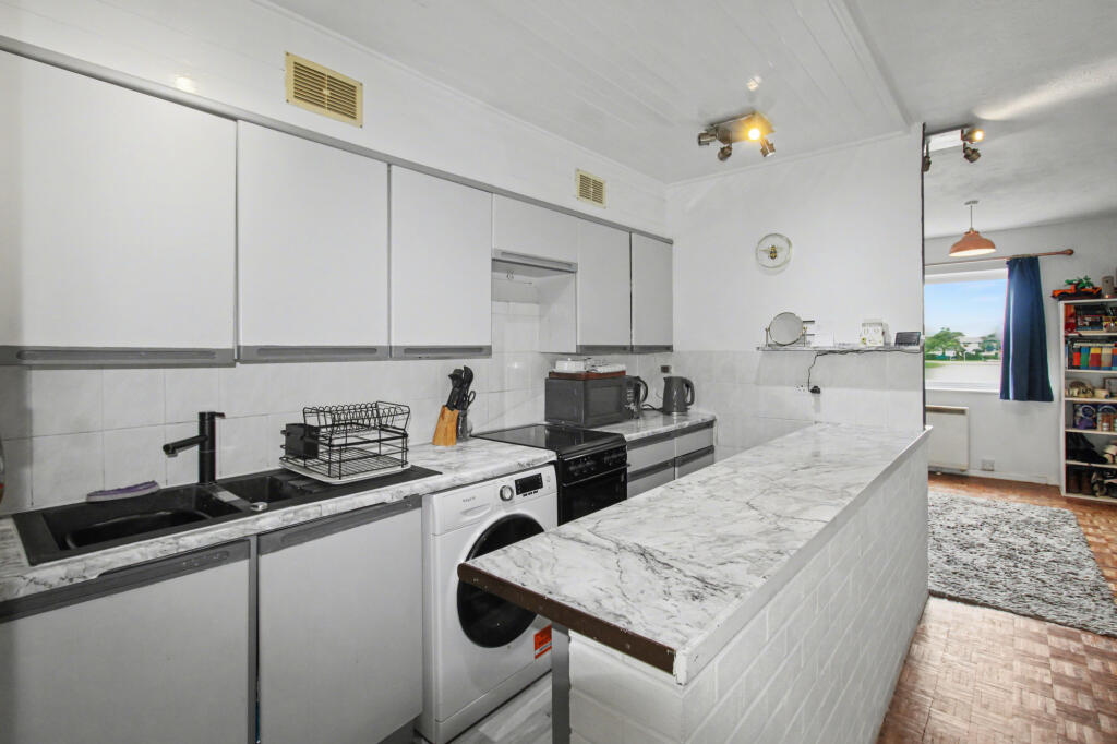 Apartment in Rushmoor, North Camp, Farnborough - View 5