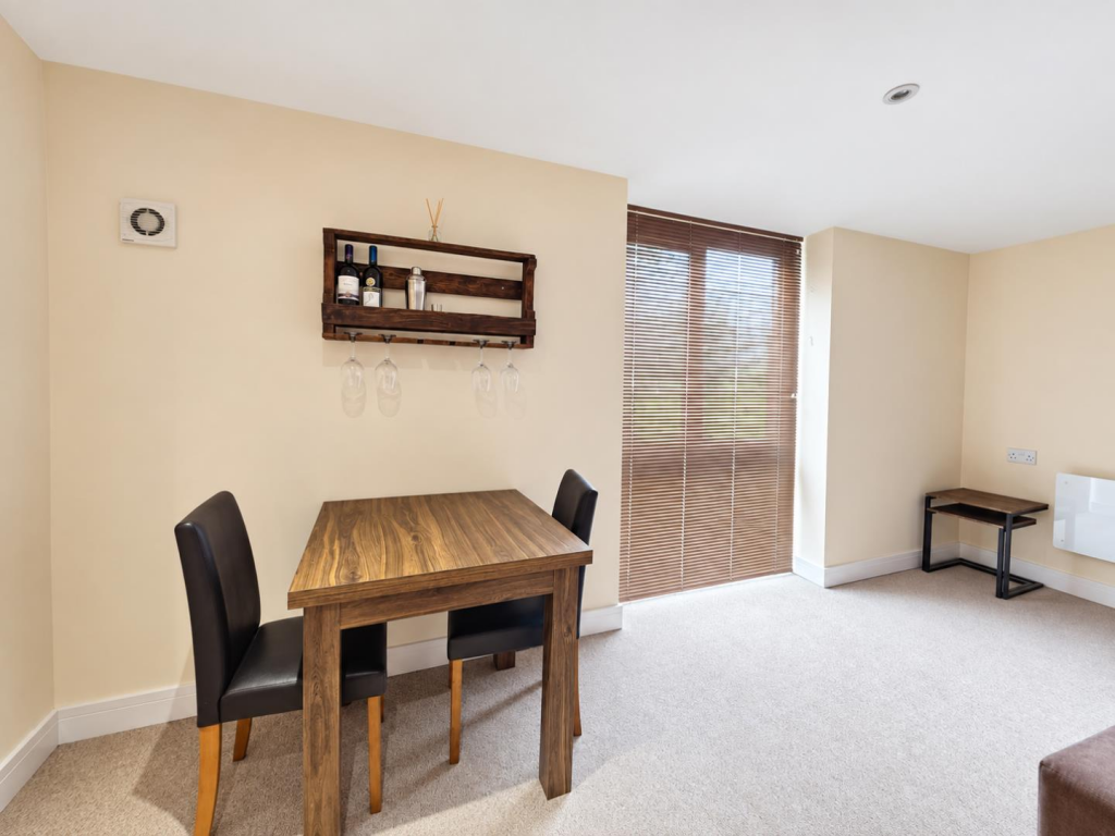 Apartment in Northampton - View 4