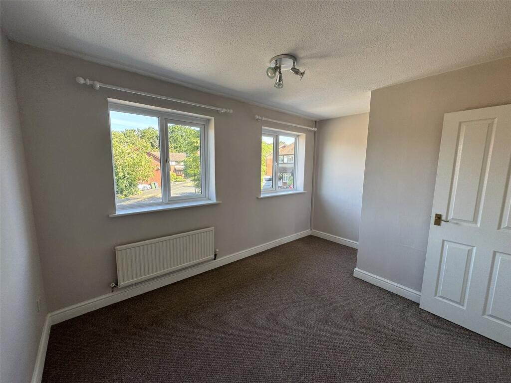 62, Whinchat Grove, Kidderminster, Worcestershire photo 5