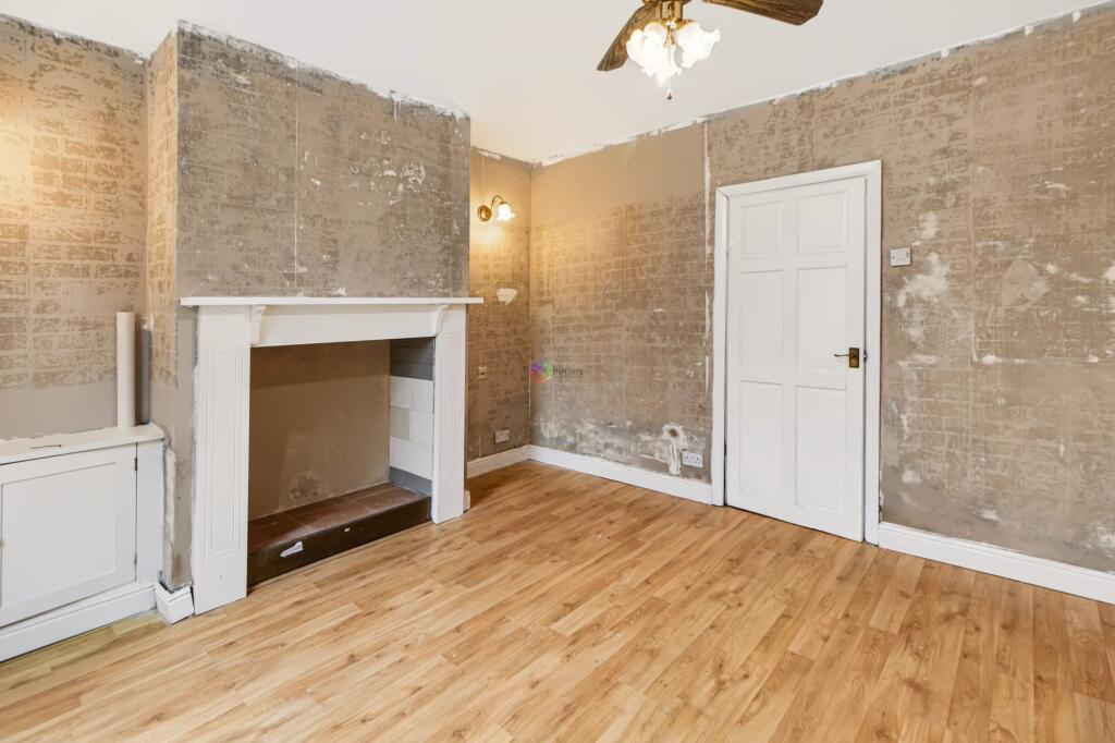 House in Chesterfield, Derbyshire - More