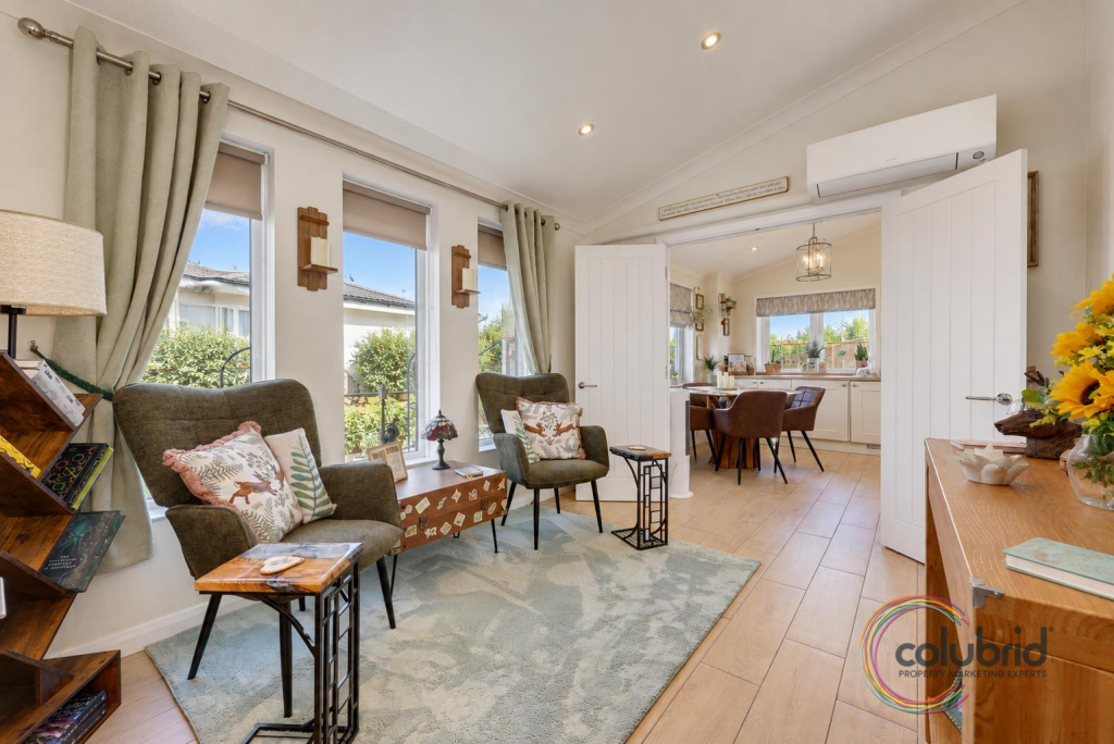House in Linford, The Bonners - More