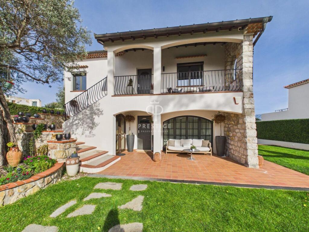 Main image of property: Provence-Alps-Cote d`Azur, Alpes-Maritimes, Roquebrune-Cap-Martin