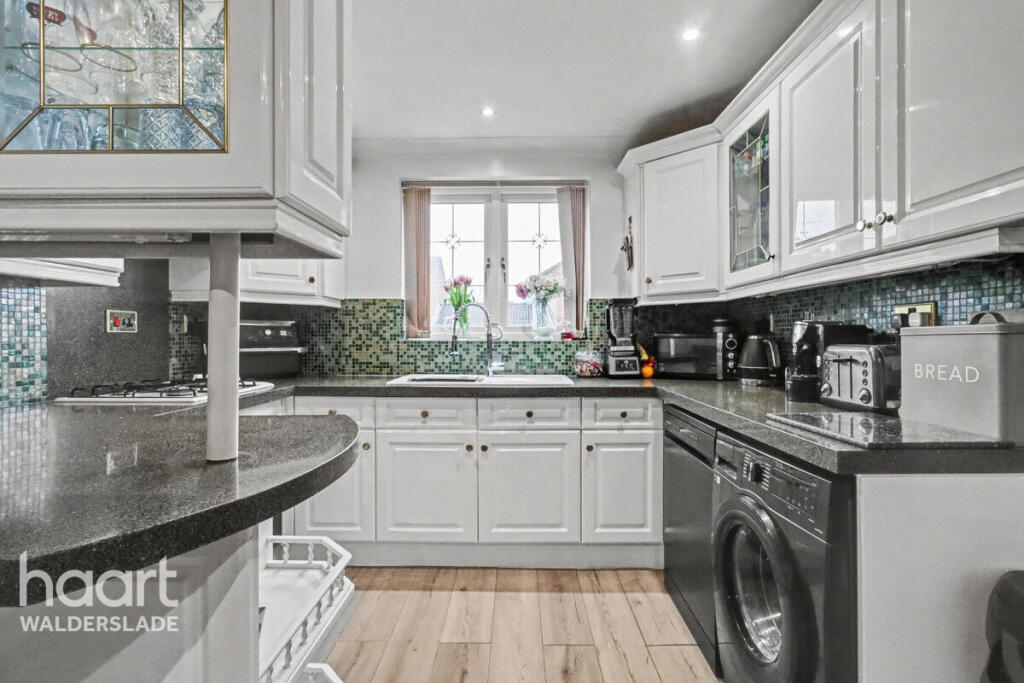 House in Chatham, Medway - View 4