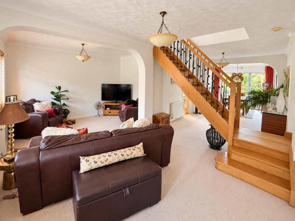 Drayton Road, Borehamwood, WD6 photo 3