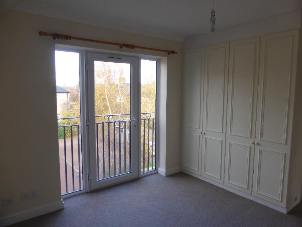 Apartment in Peterborough, West Town - More