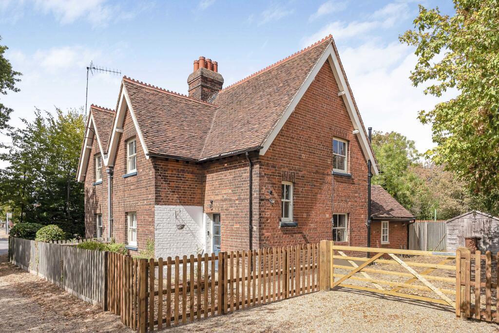 West Lodge, Green Lanes, Hatfield, AL10