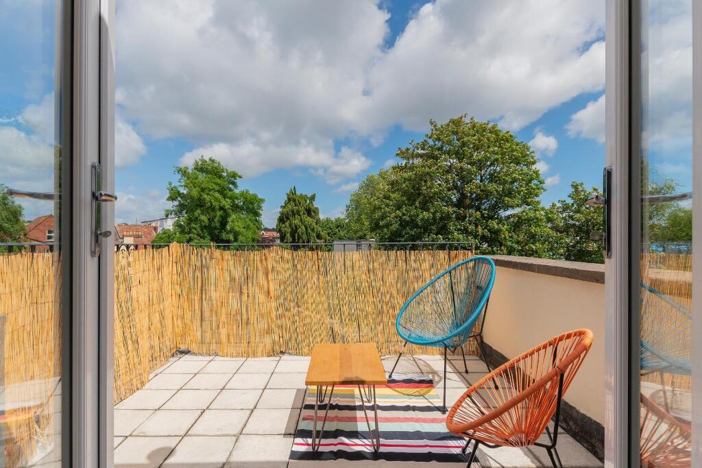 Apartment in Bristol - View 3