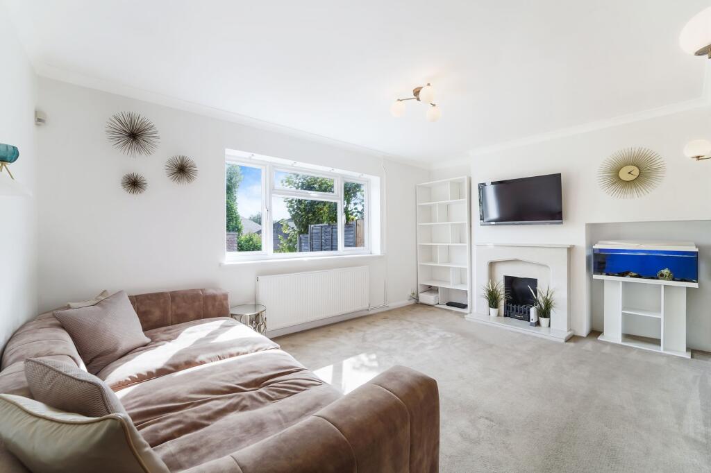 House in Sutton - View 3