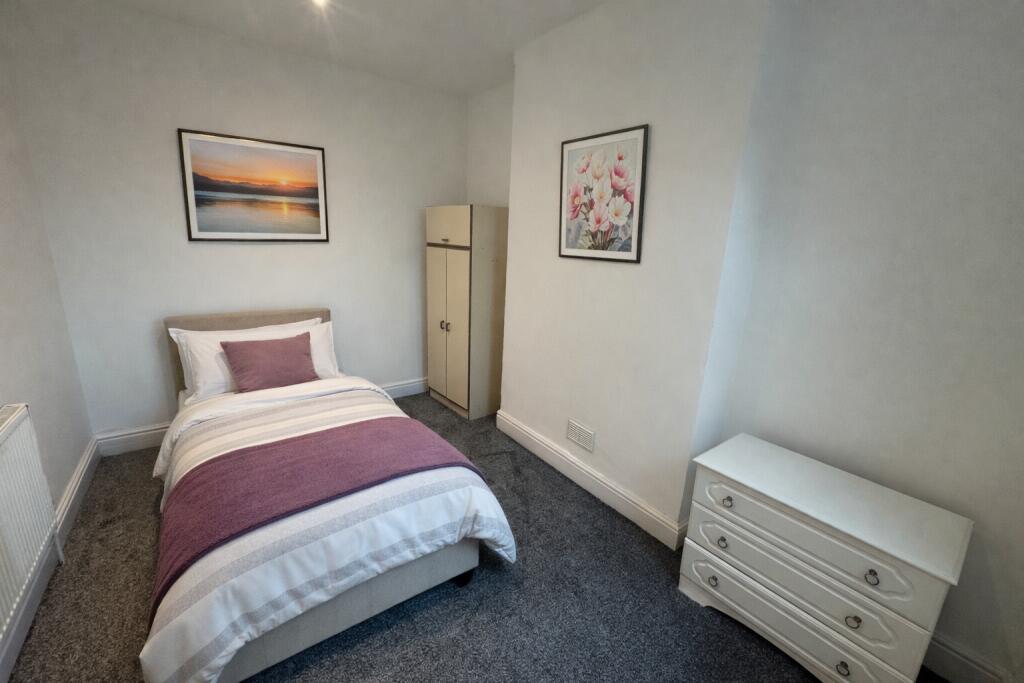 Main image of property: 120 Milton Walk, Room 3
