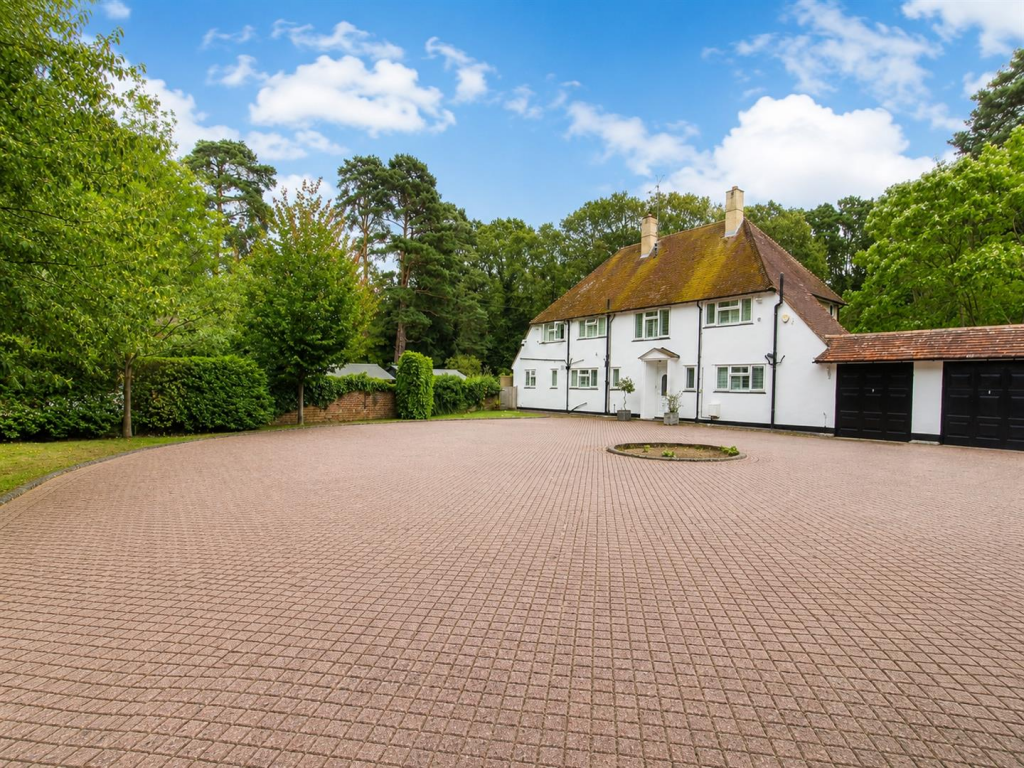 Main image of property: Old Woking Road, Woking. GU22 8HP