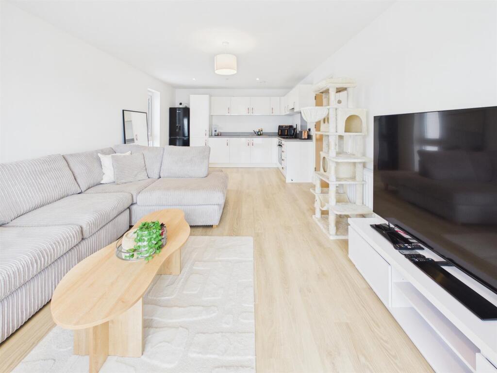 Apartment in Gloucester, The Waterfront, Linden - View 3