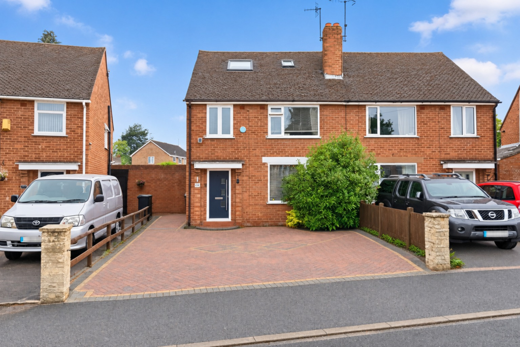 Main image of property: Bromwich Road, Worcester, WR2 4BE