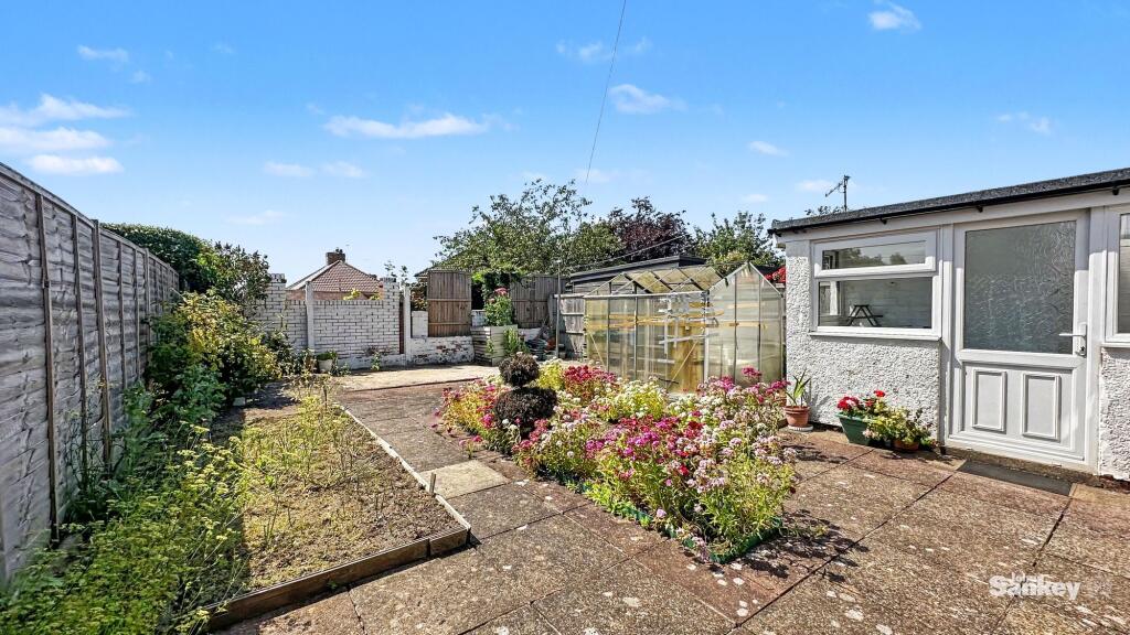 House in Mansfield, Forest Town - View 4