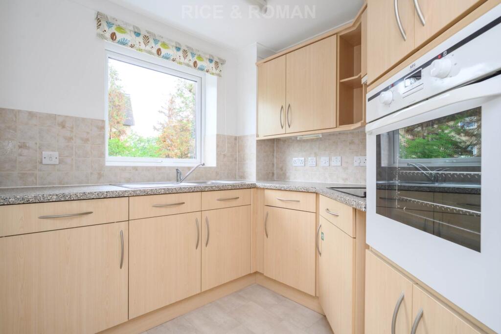 Apartment in Runnymede, Addlestone - View 4