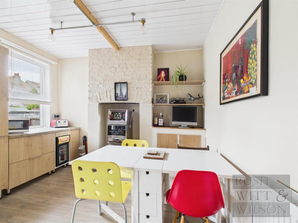 House in St. Leonards-On-Sea, Bulverhythe - More