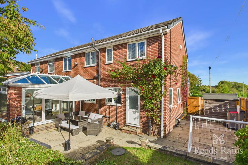 House in Wakefield, Flushdyke, Ossett - More