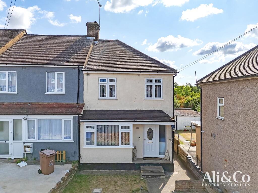 Main image of property: Moore Avenue, Grays