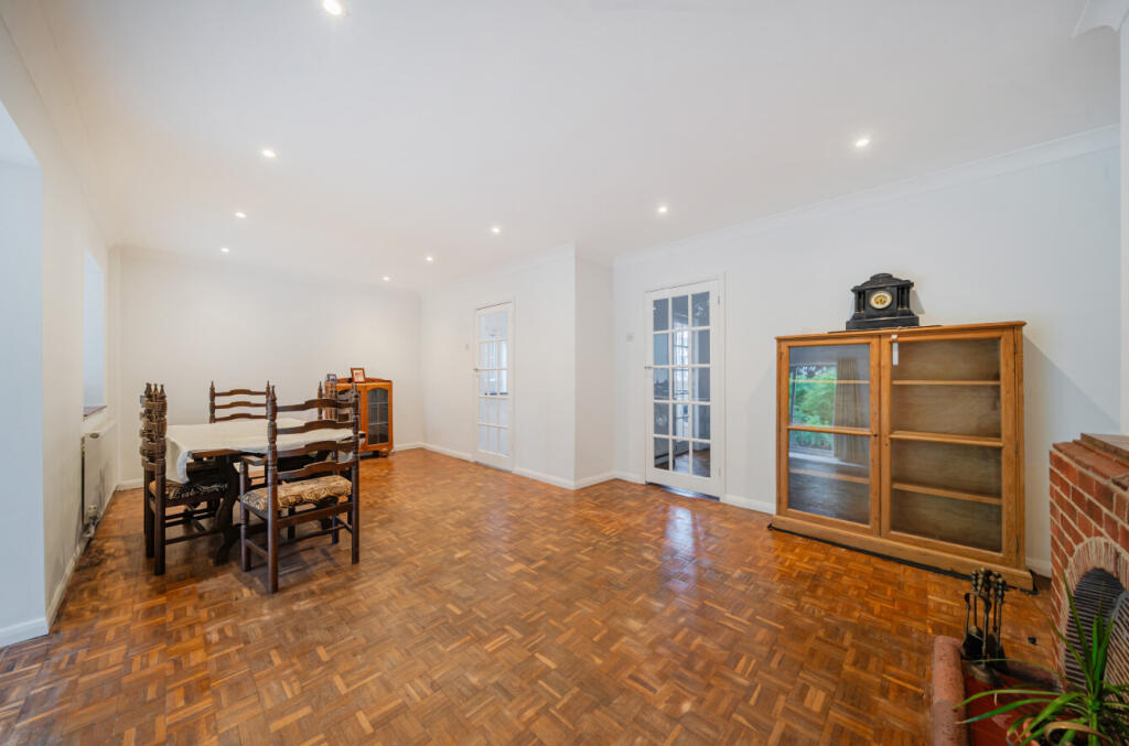 House in London, Perry Hall, Crofton - More
