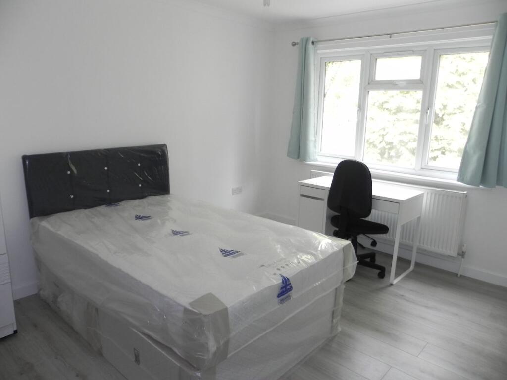 Main image of property: Ensuite room - Guildford Park Avenue, GU27NN
