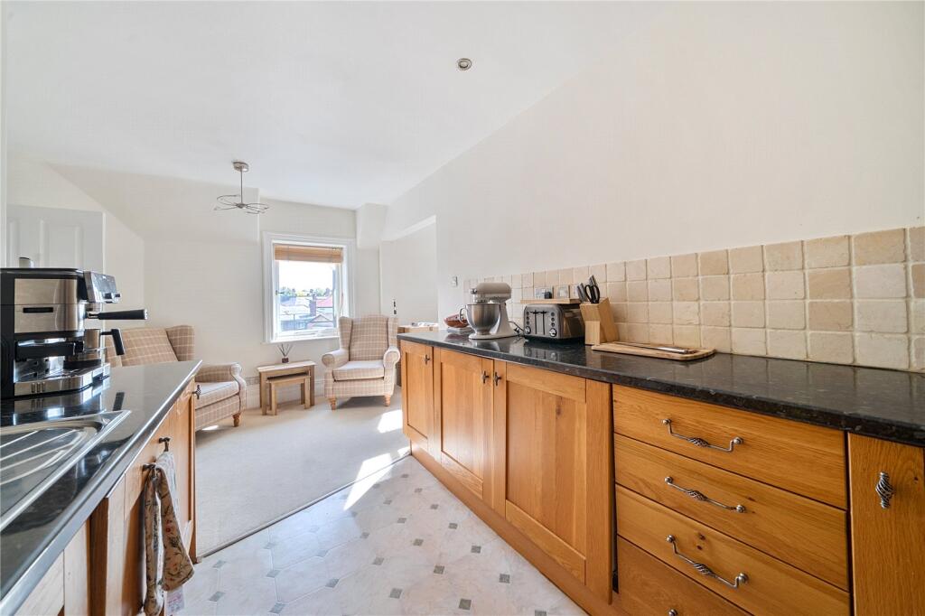 Apartment in Harrogate, West End Park - More