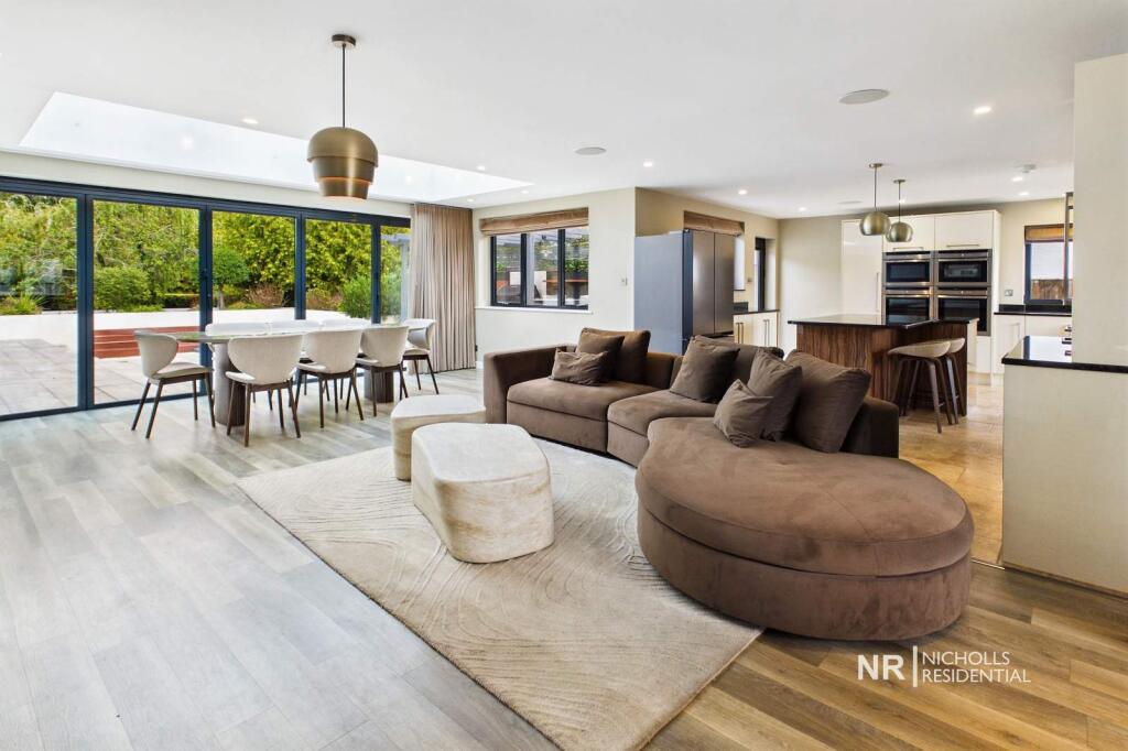 House in Horsham, Southwater - View 4