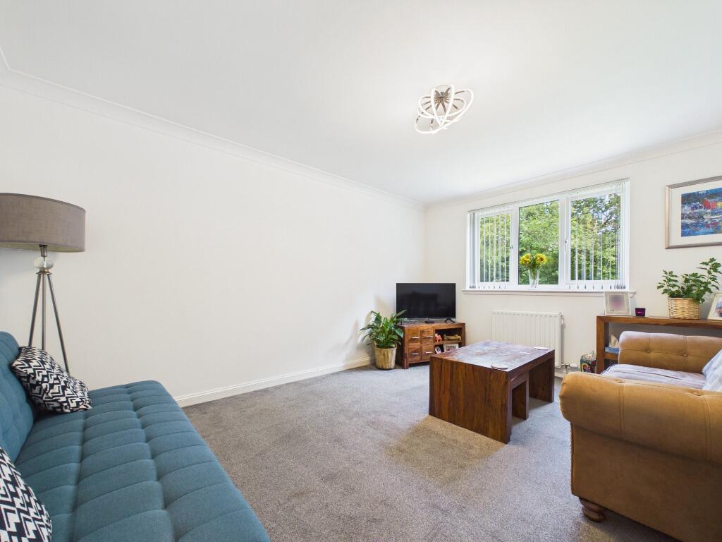 Apartment in Glasgow, South Lanarkshire - View 2