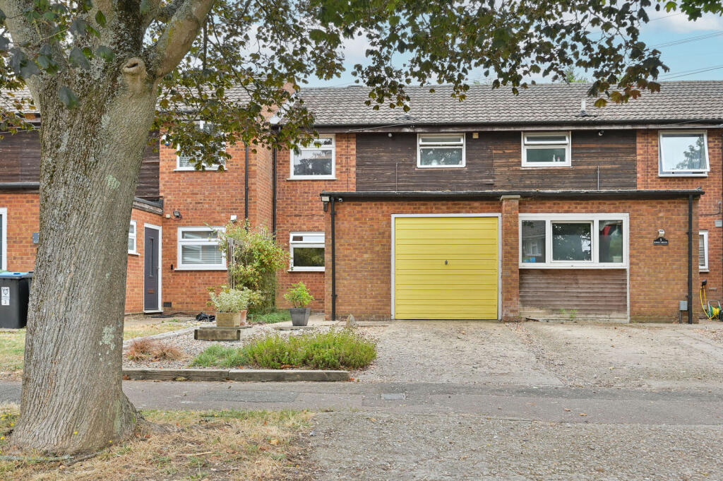 Main image of property: Knoll Green, Hemel Hempstead, HP2