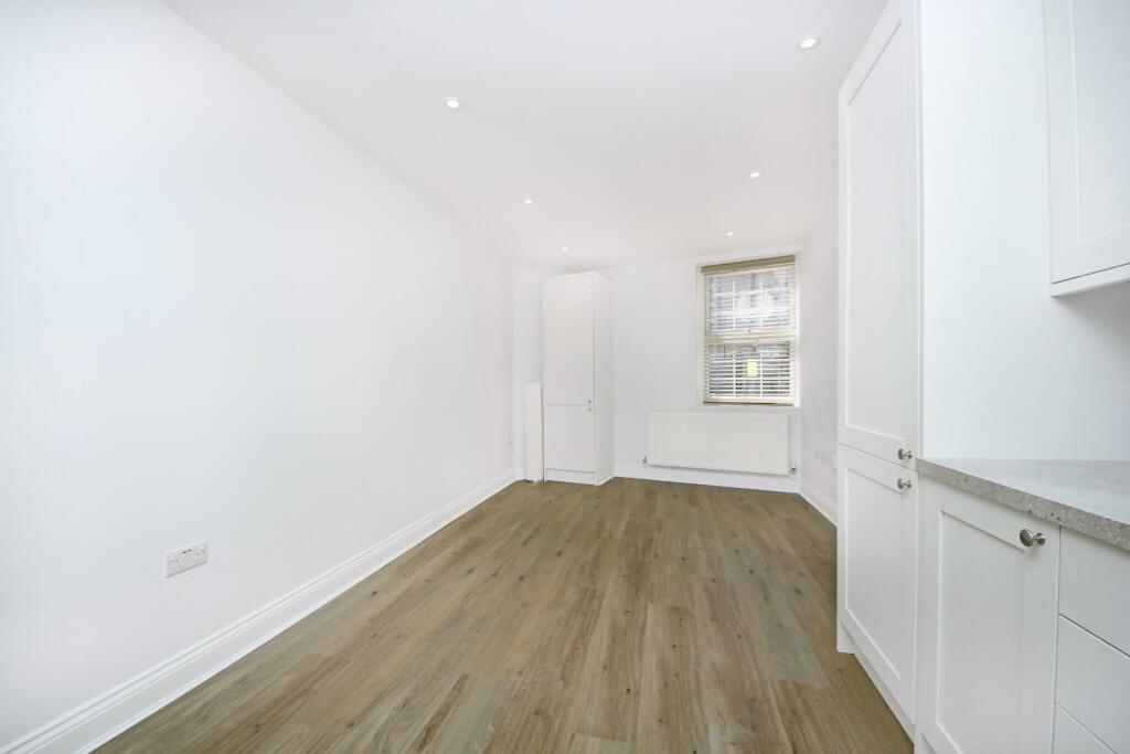 Apartment in London - View 5
