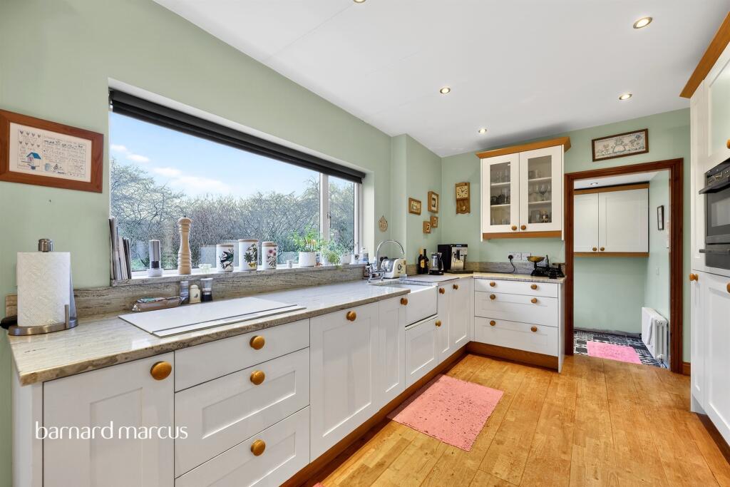 Oakroyd Close, Potters Bar photo 2