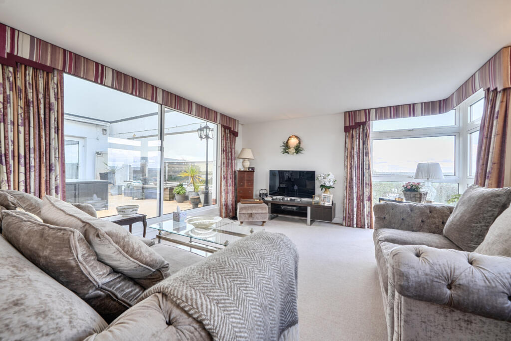 Apartment in Denham Green, Denham - View 2