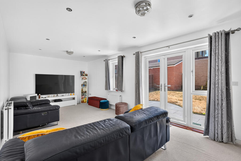 House in Bracknell, The Parks, Birch Hill - More
