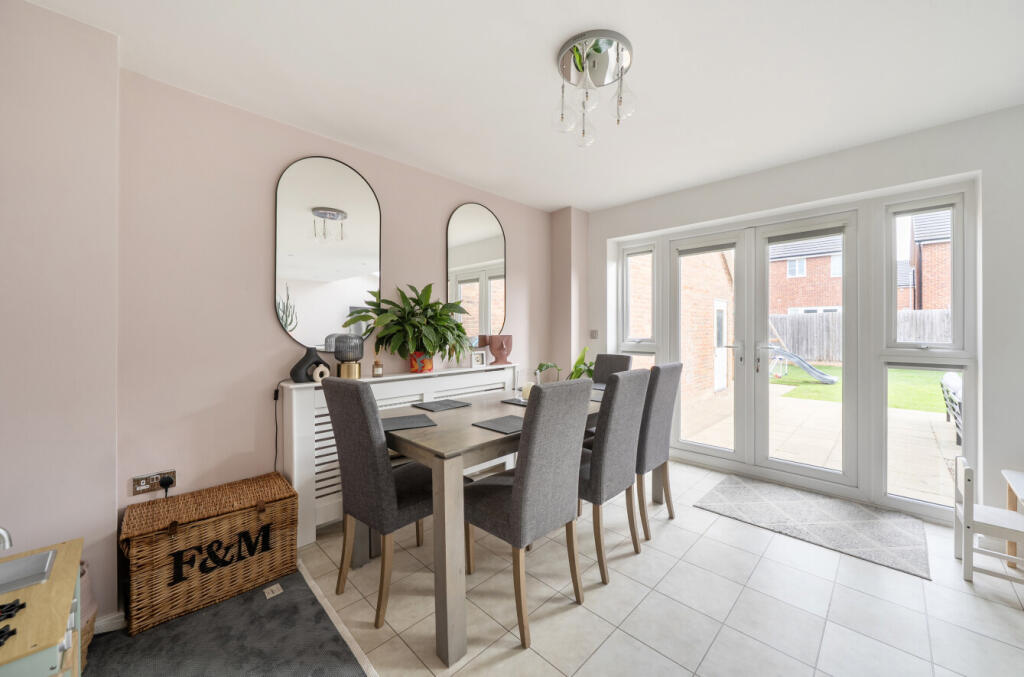 House in Houghton Regis, Central Bedfordshire - View 5