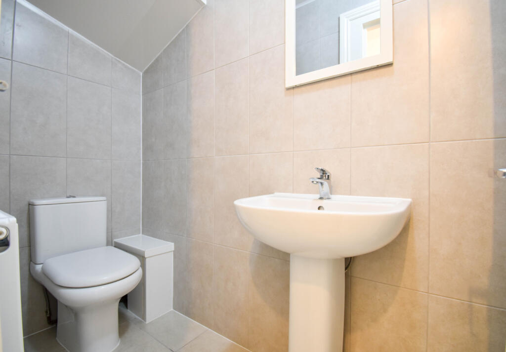 6 bedroom detached house for rent