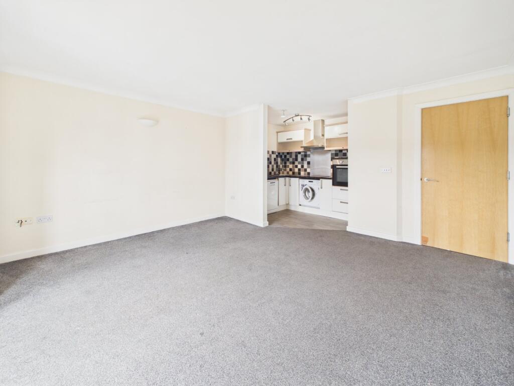 Apartment in Oldham - More