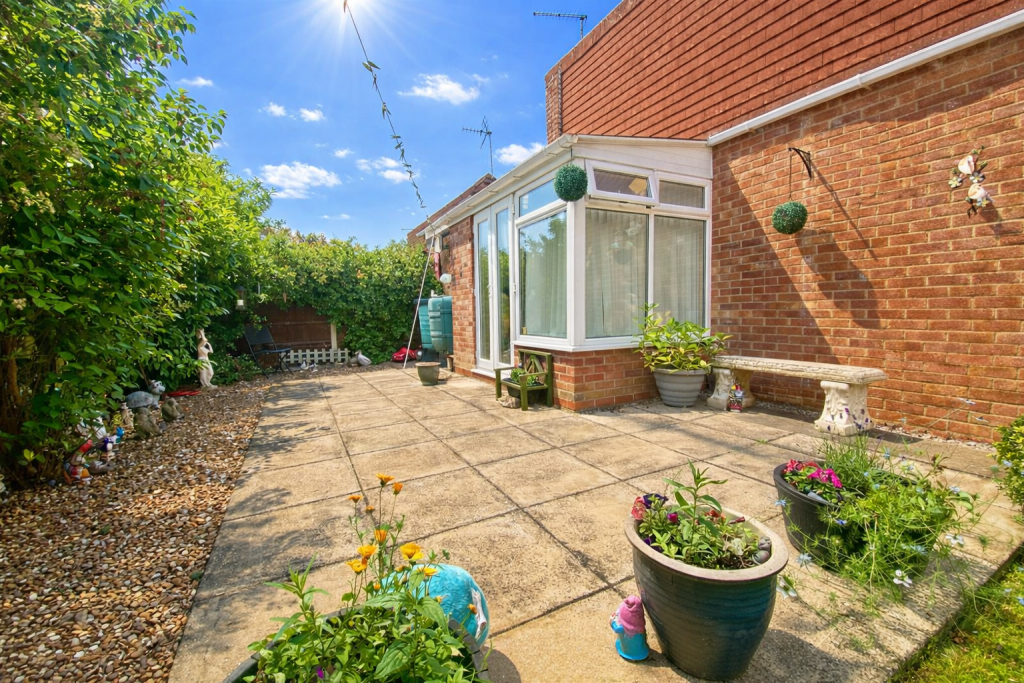 2-bed house on Barham Close, Stanground, Peterborough, £260,000