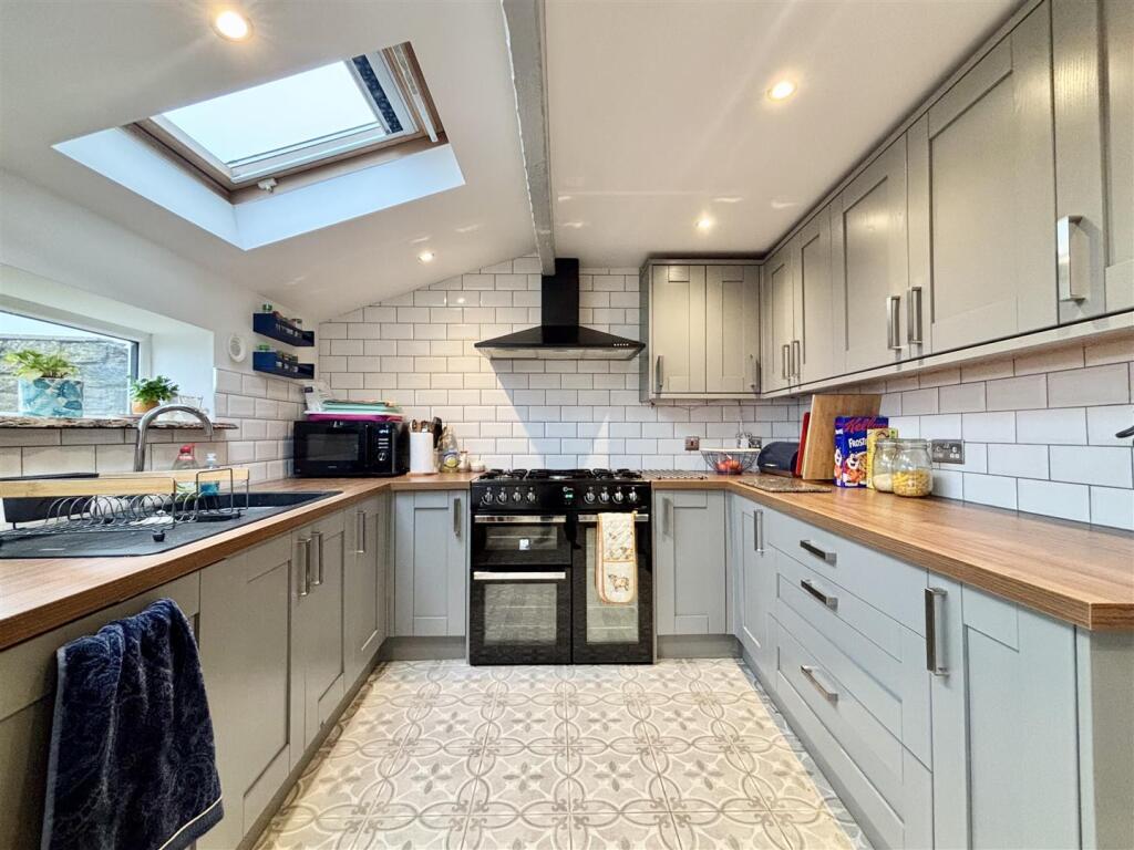 Ambler Thorn, Queensbury, Bradford – pohled 5