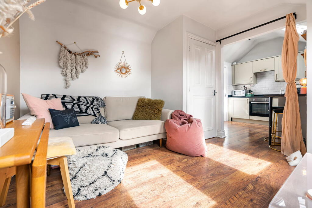 Apartment in Stockport, Heaton Chapel - View 4