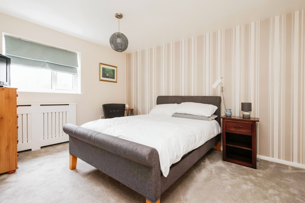 Apartment in Solihull, Smith's Wood - View 4