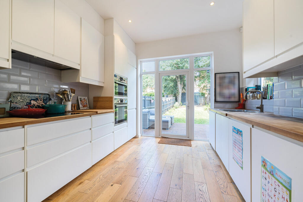 Rosemont Avenue, Finchley, N12 photo 2
