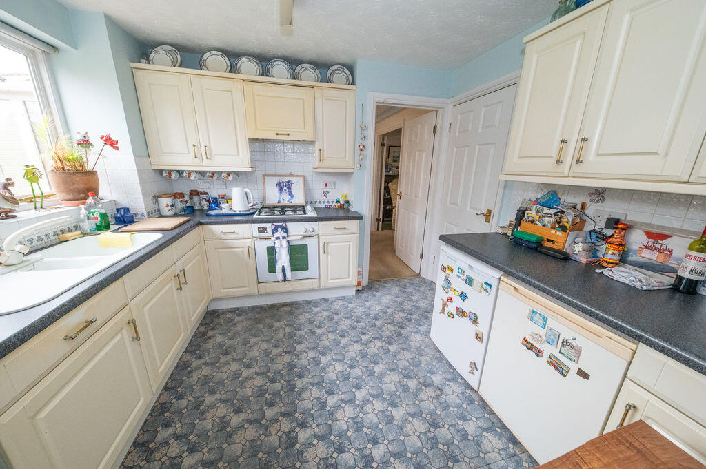 House in Clanfield - View 5