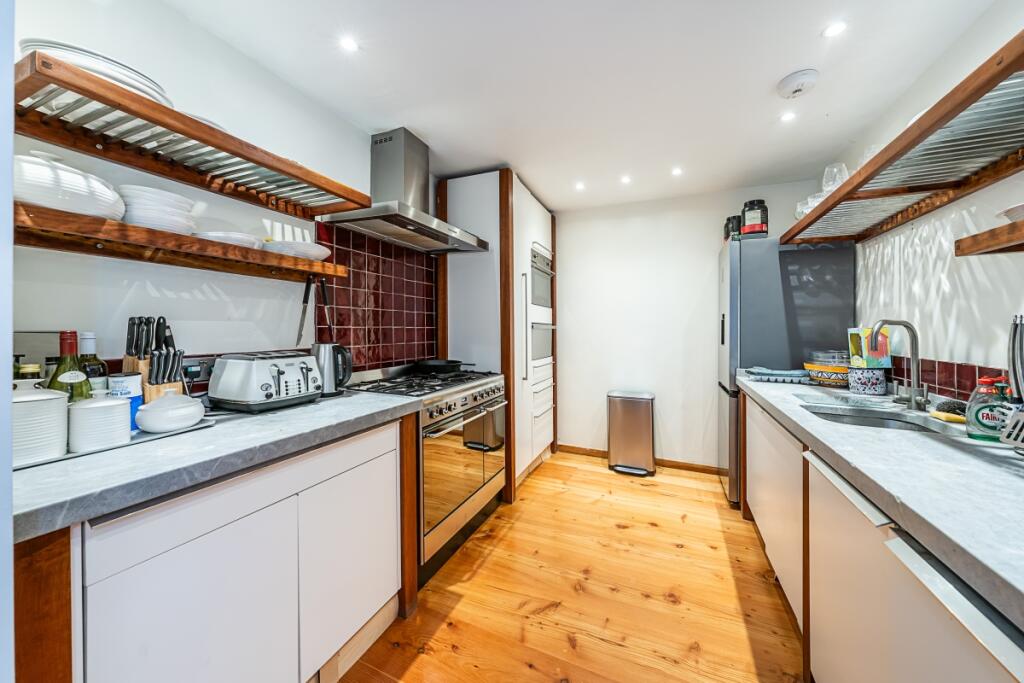 1 bedroom mews property for rent