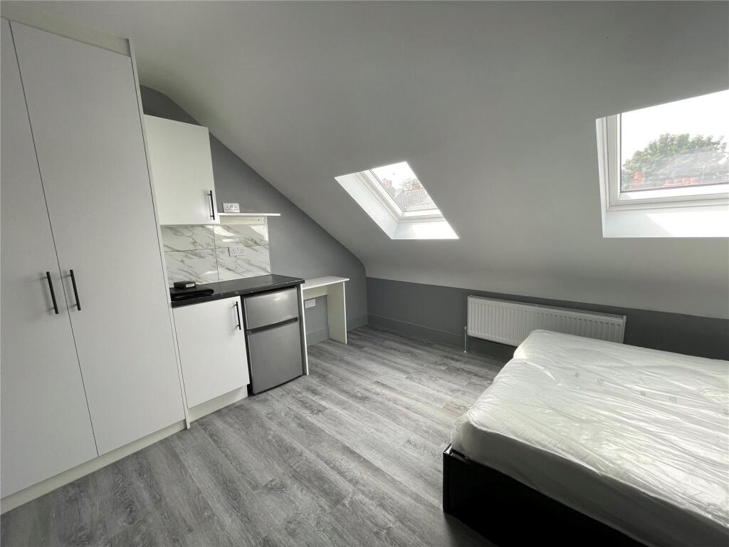 Main image of property: Beecham Road, Reading, Berkshire, RG30