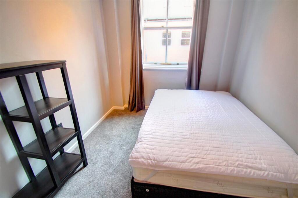 Apartment in Newcastle upon Tyne - View 4