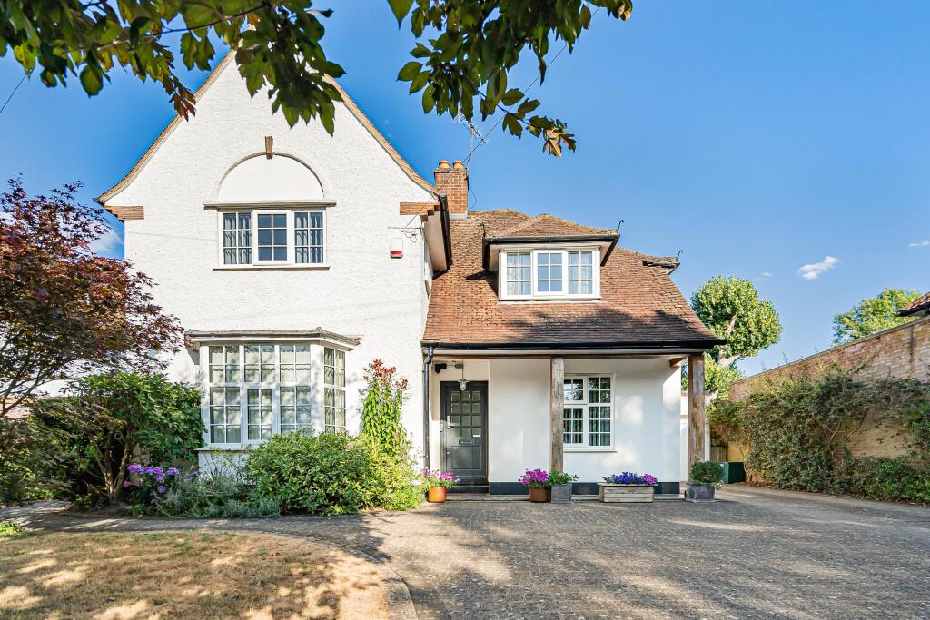 House in Welwyn Hatfield, Hertfordshire - View 2