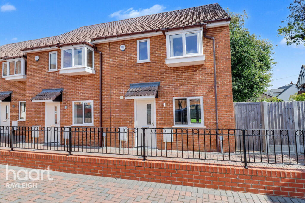 2-bed terraced on Fairview Crescent, Rayleigh, £400,000
